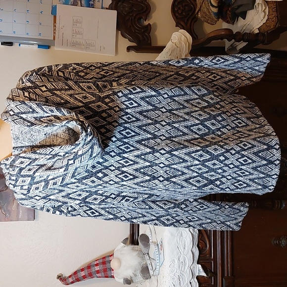 AMERICAN EAGLE Outfitters pull over knit sweatshirt. Size LG. Pre-owned like new - Picture 3 of 8